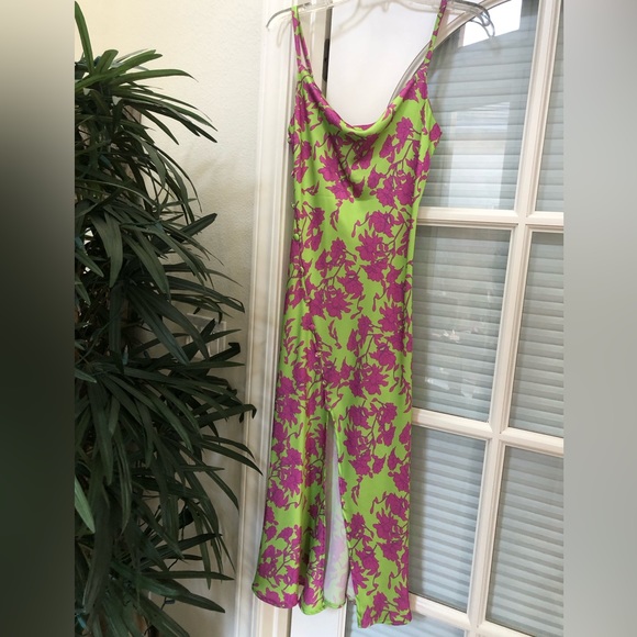 🌺🌸 Vanessa Scott Apple-Green and Frusia-Pink Draped-Neck Strap Long Dress. - Picture 5 of 16